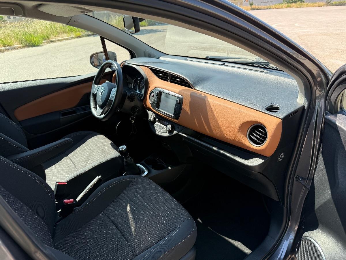 TOYOTA - Yaris - 1.4 D-4D 5p. Lounge MY 16 ; Adatta ai Neopatentati
