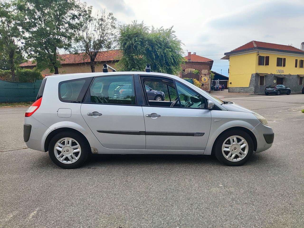 Renault Grand Scénic 1.9 dCi 7 posti