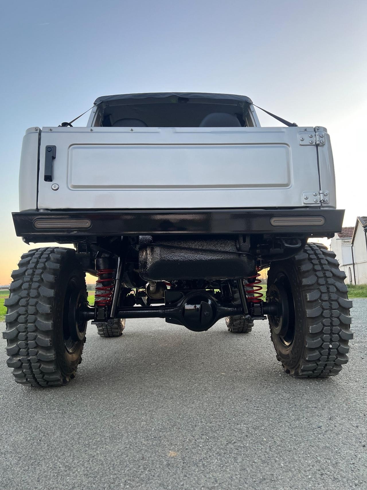 Suzuki SJ Samurai SJ413 Berlina De Luxe