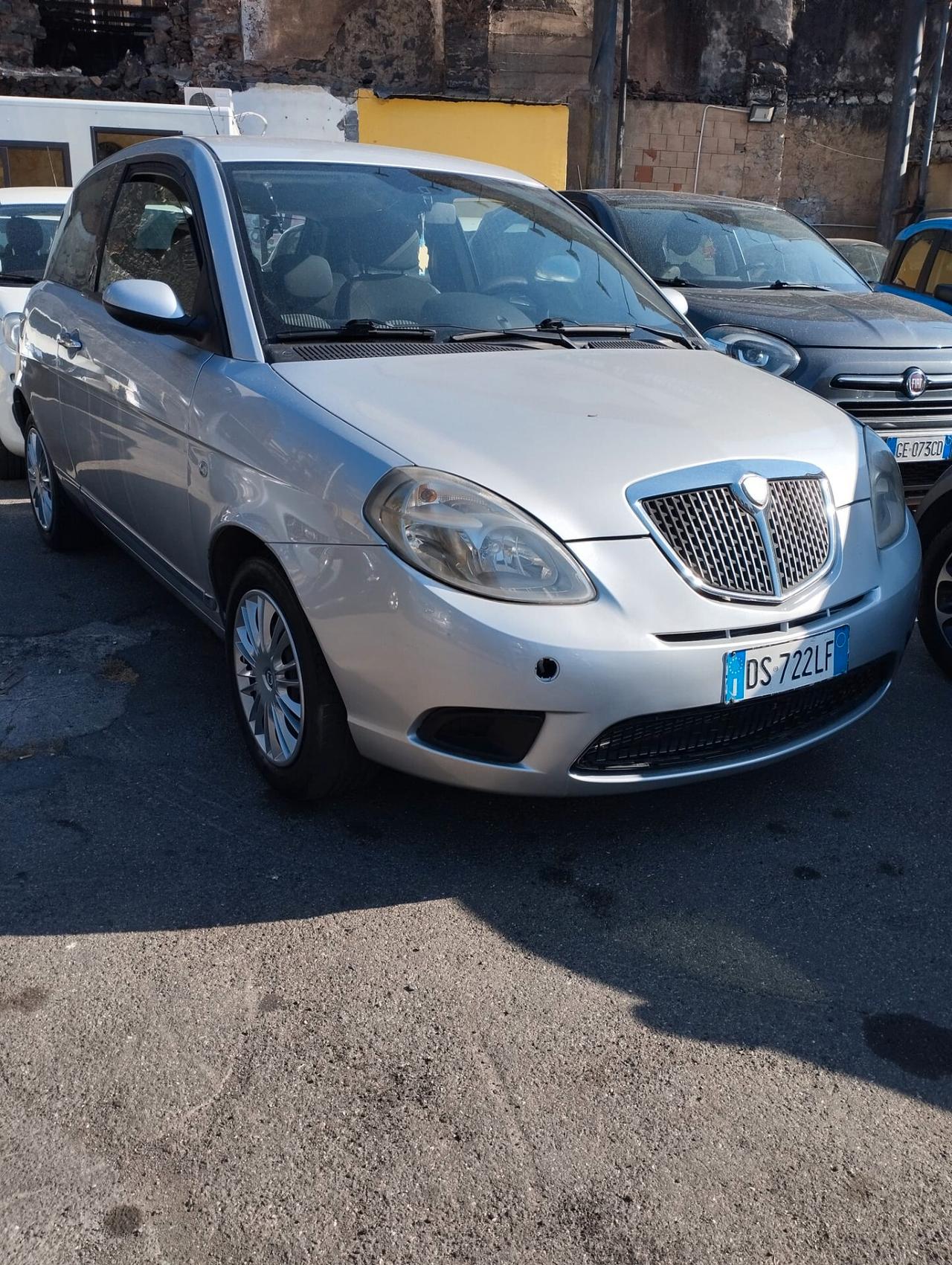 Lancia Ypsilon 1.3 MJT 75 CV Argento