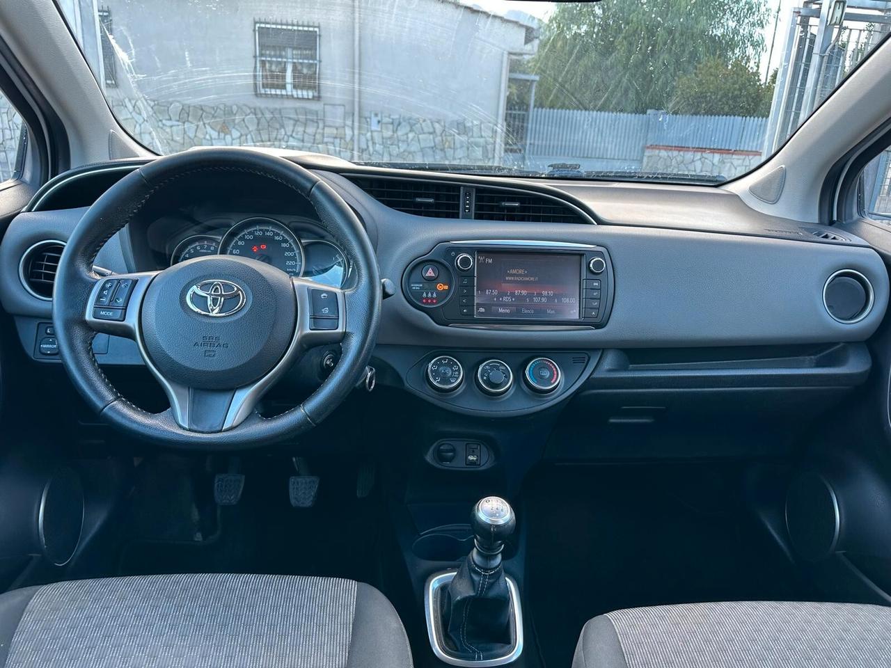 Toyota Yaris 1.3 5 porte Lounge-03/2015
