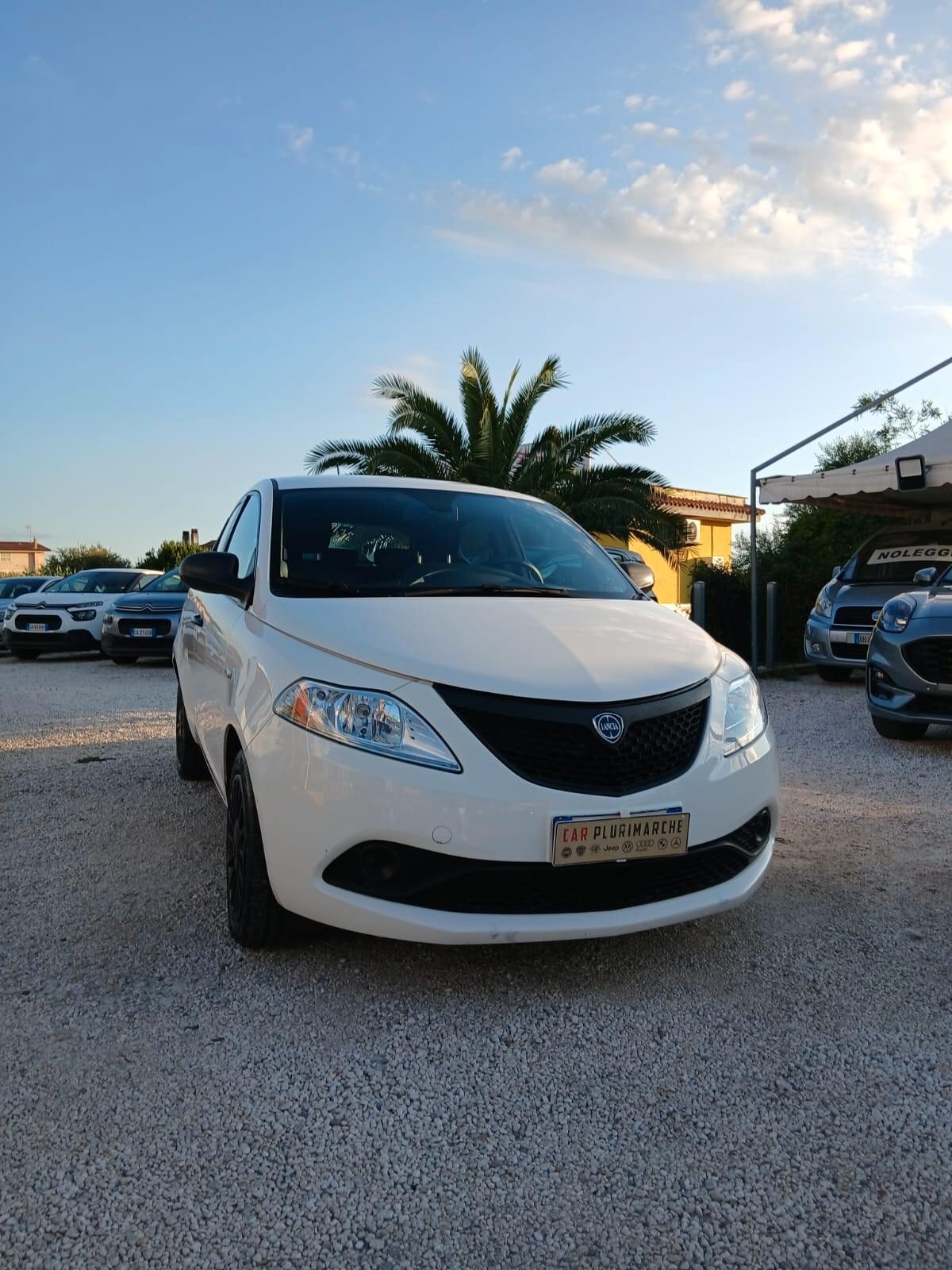 Lancia Ypsilon 1.0 FireFly 5 porte S&S Hybrid Ecochic Silver