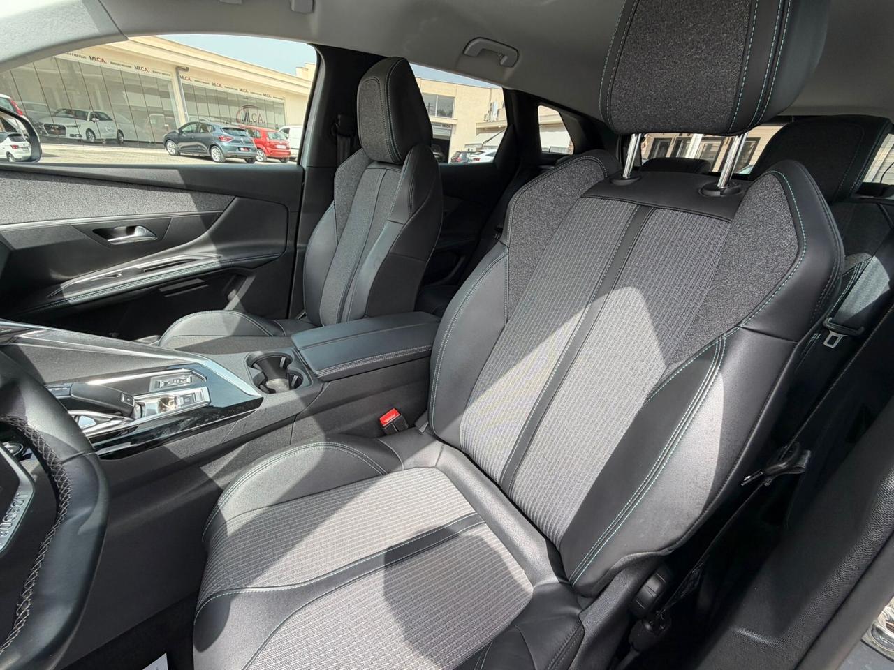 Peugeot 3008 BlueHDi 130 S&S EAT8 Allure