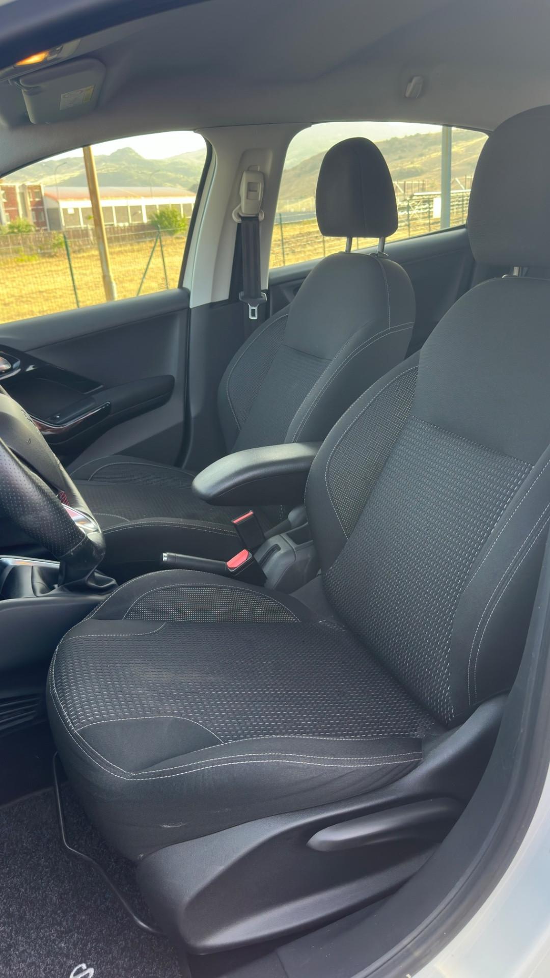 Peugeot 208 BlueHDi 100 5 porte Allure