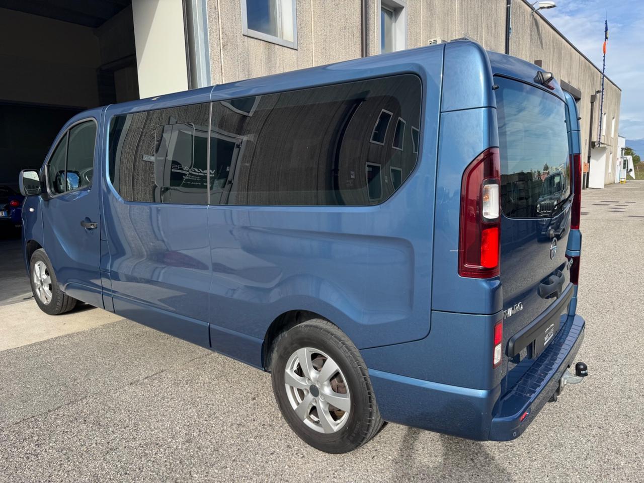 Opel Vivaro 9 posti passo lungo
