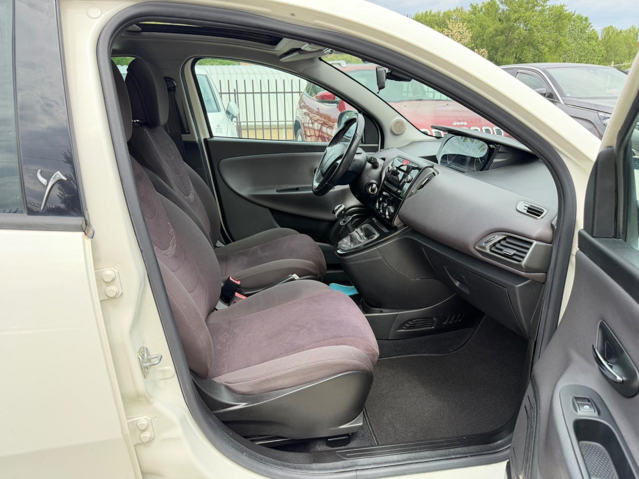 Lancia Ypsilon 0.9 TwinAir 5porte 85CV /TETTO APR.
