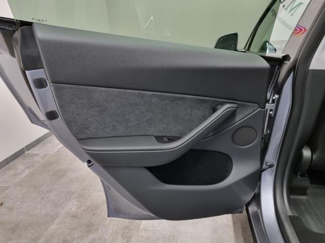 TESLA Model Y AWD Performance