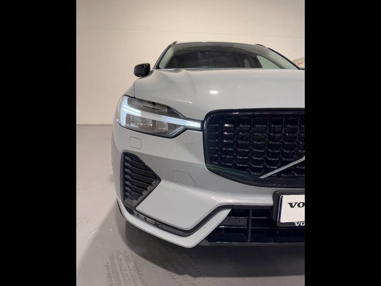 VOLVO XC60 B4 PLUS DARK AUTO