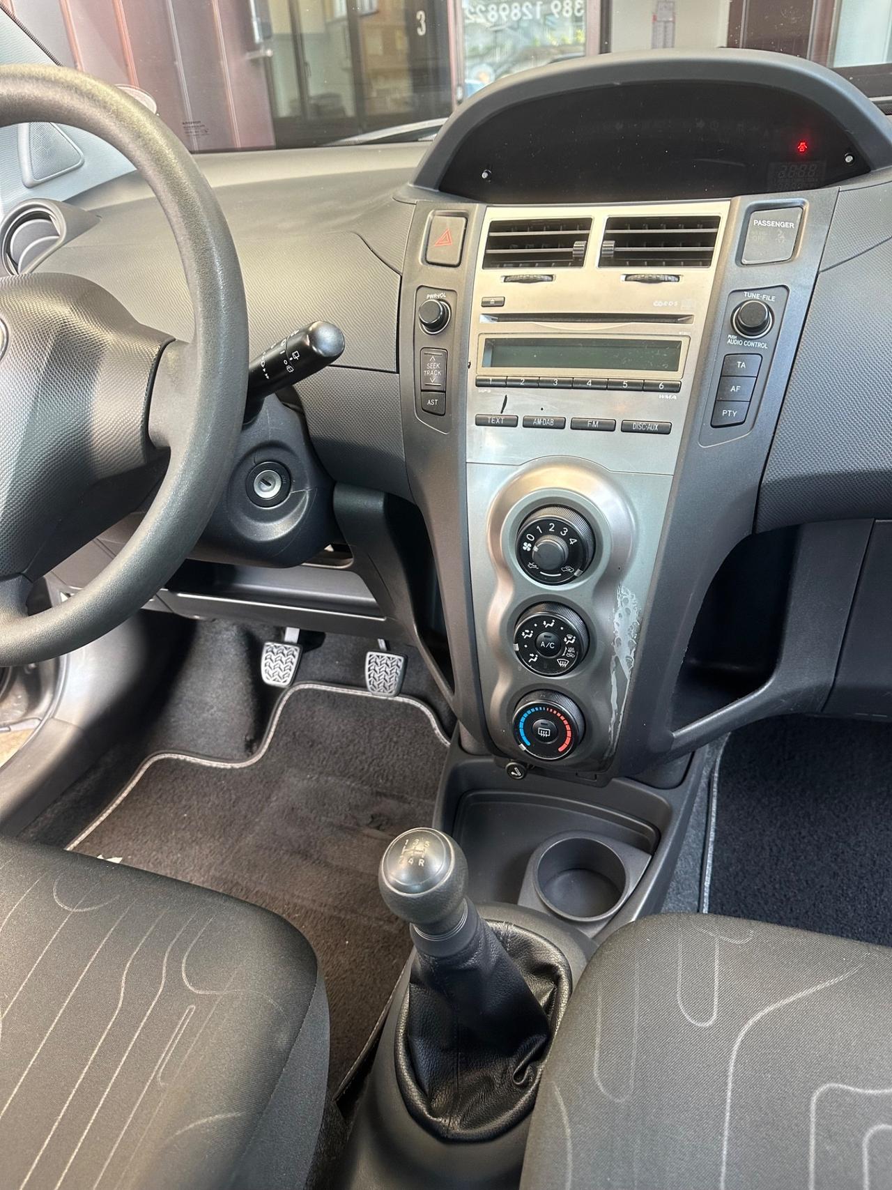 Toyota Yaris 1.0 5 porte Sol