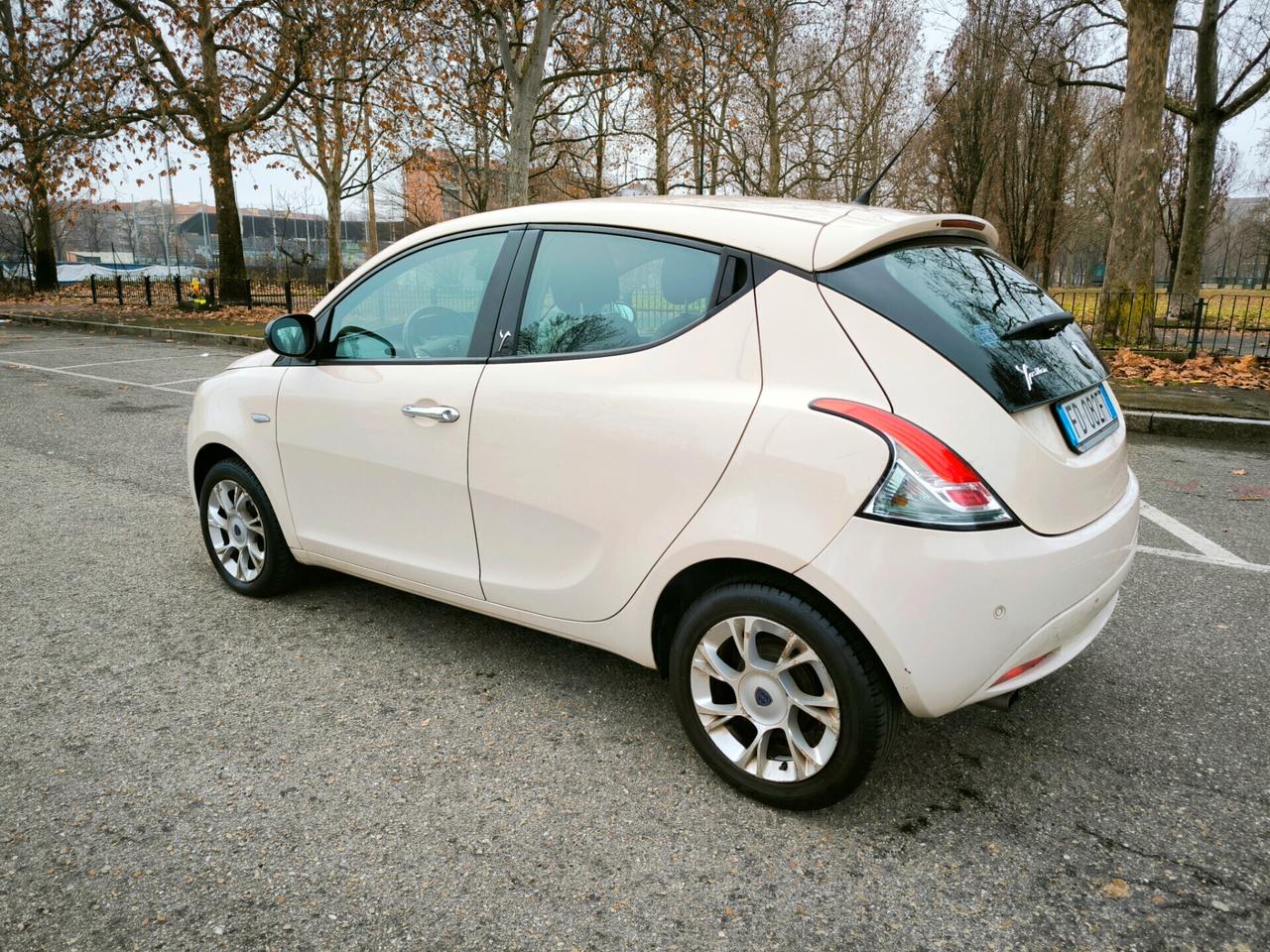 Lancia Ypsilon 1.2 69 CV 5 porte Platinum