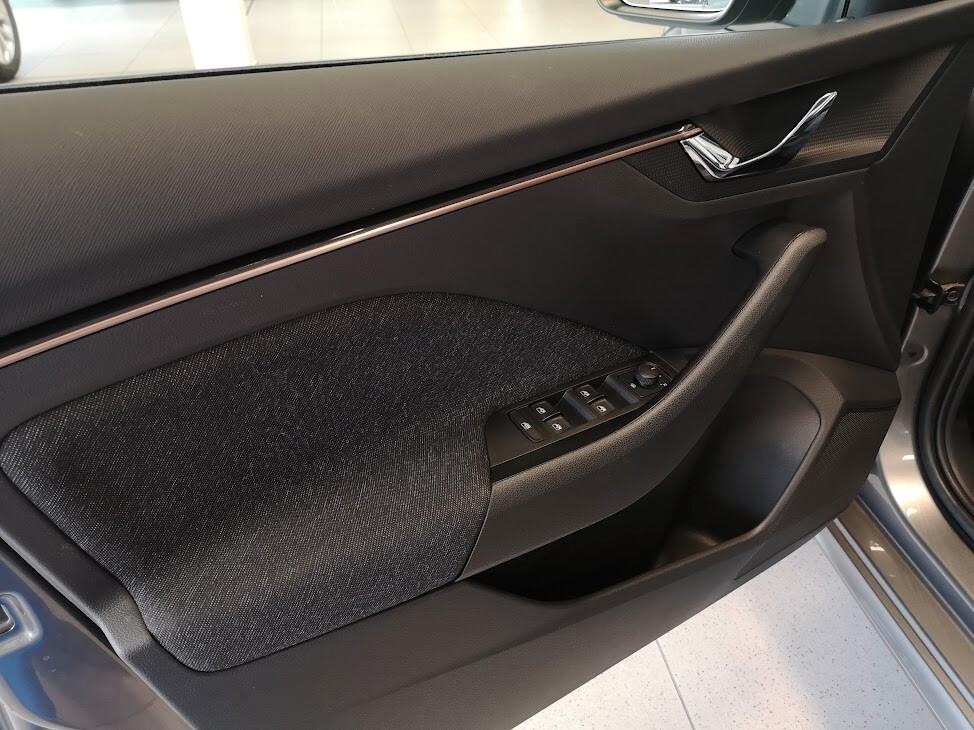 Skoda Kamiq 1.0 TSI 110 CV Black Dots - KM 8.777 !!!