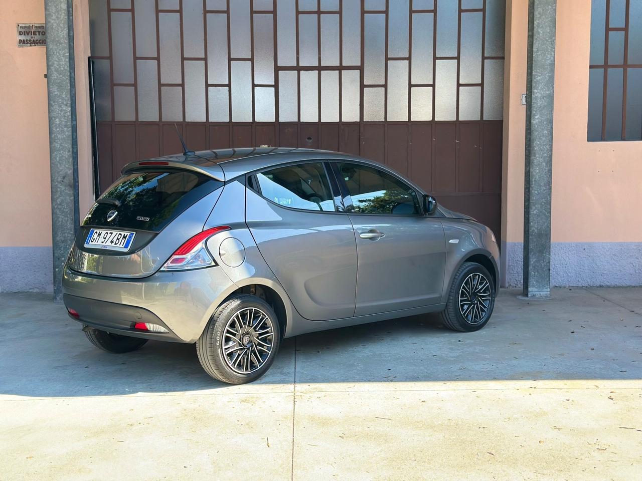 Lancia Ypsilon 1.0 FireFly S&S Hybrid 66’000km!