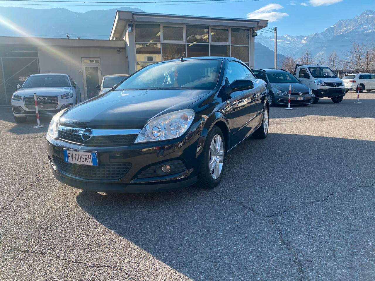 Opel Astra TwinTop 1.6 16V VVT Enjoy