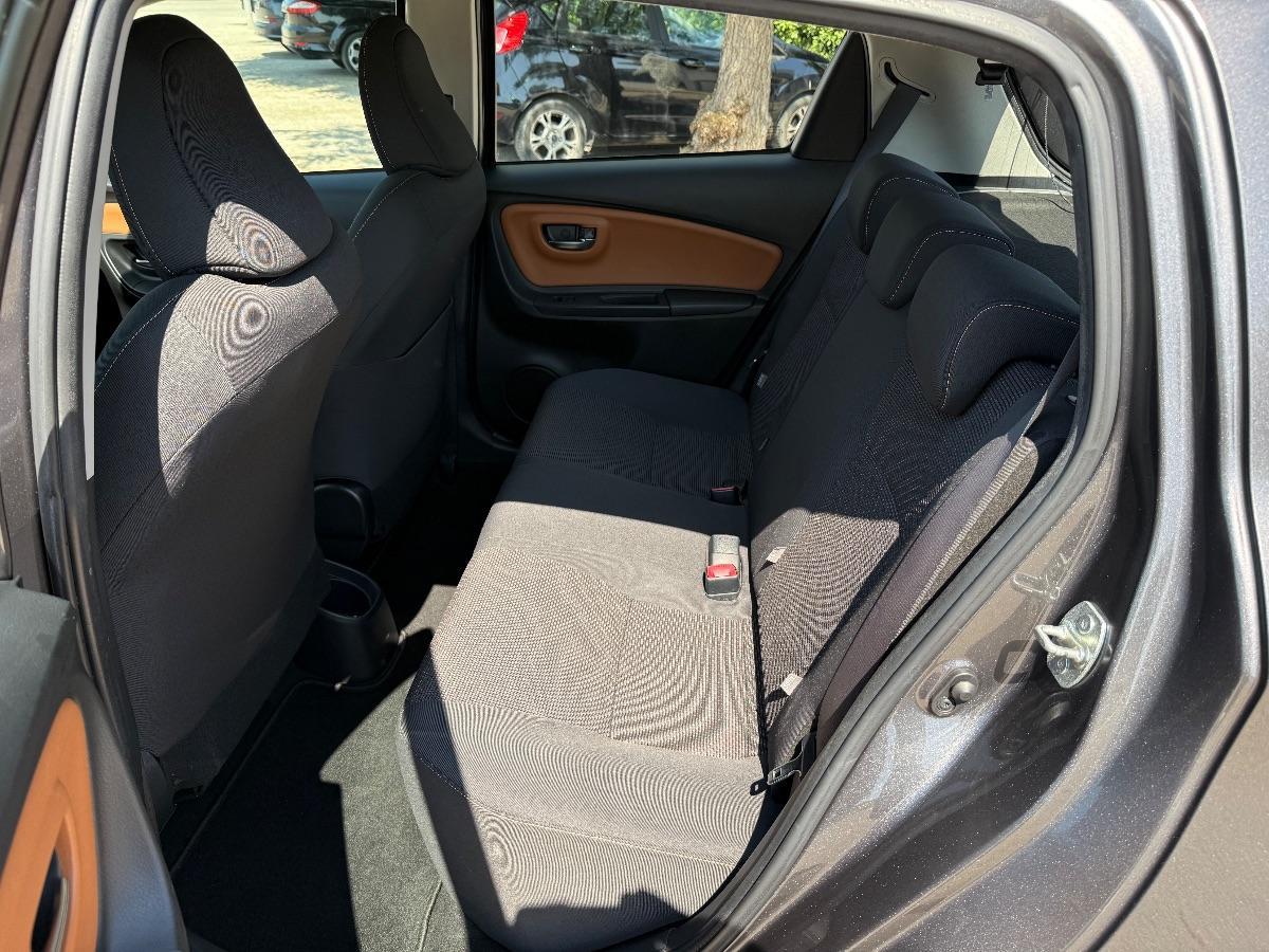 TOYOTA - Yaris - 1.4 D-4D 5p. Lounge MY 16 ; Adatta ai Neopatentati