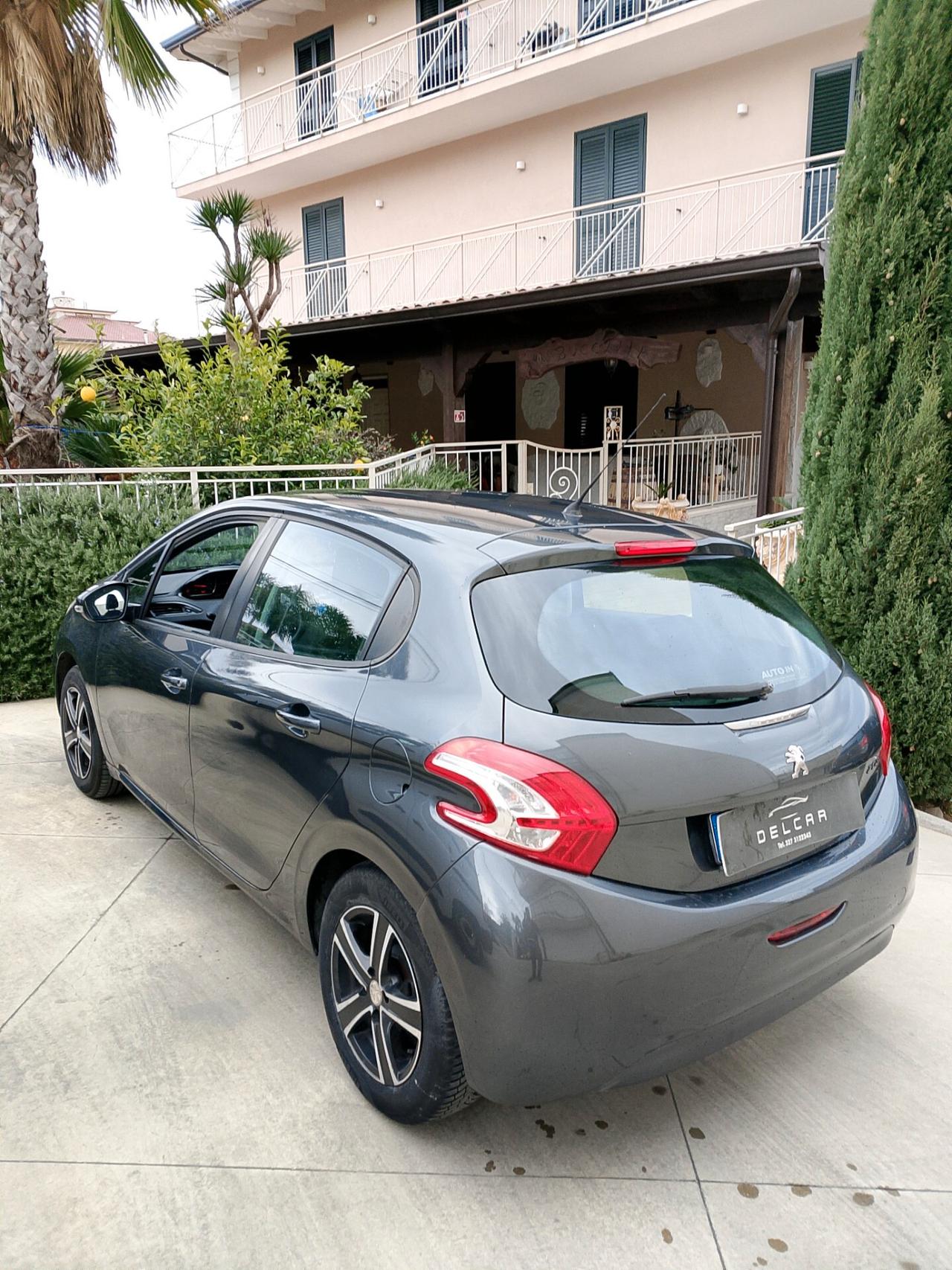 Peugeot 208 1.4 HDi 68 CV 5 porte Allure