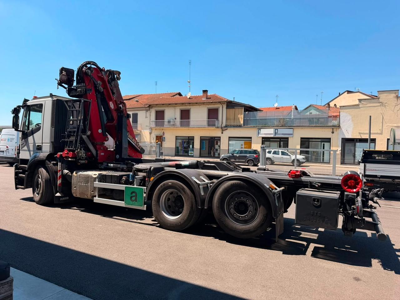 IVECO STRALIS 480 scarrabile + gru con ragno