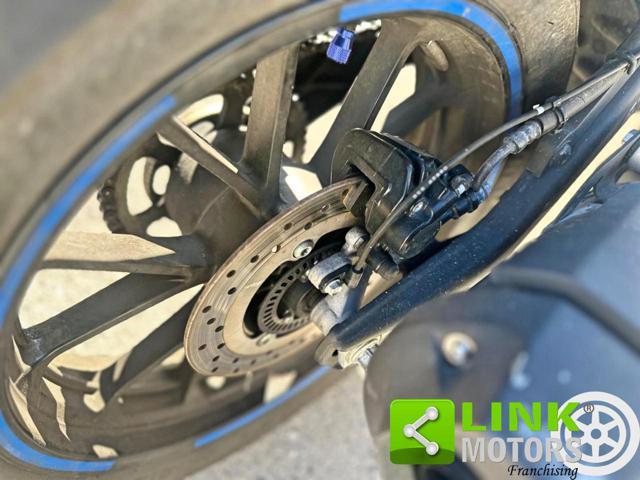 YAMAHA YZF R125 Monster Energy MotoGP Edition