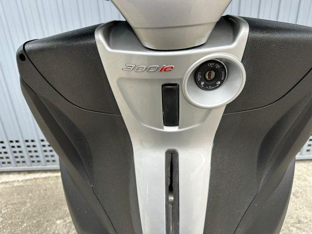 PIAGGIO MP3 LT 300 Yourban patente B