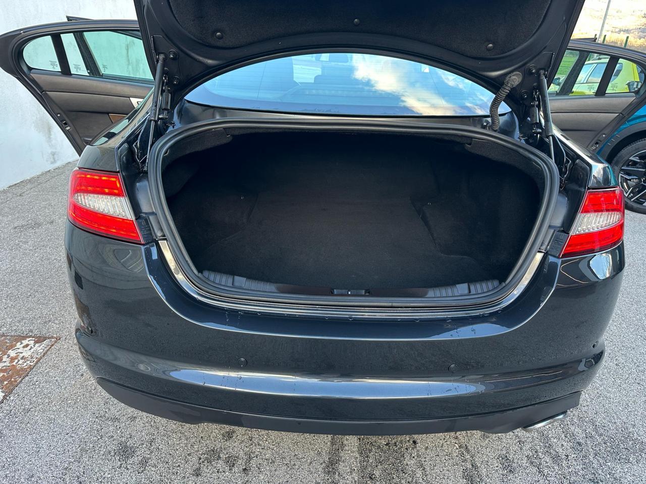 Jaguar XF Berlina XF 2.2d Luxury 200cv auto