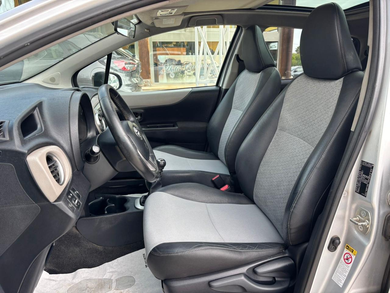 TOYOTA YARIS 1.3 B - 2012