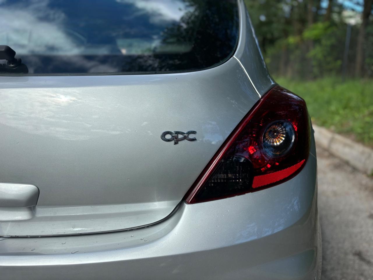 Opel Corsa 1.6 T 192CV OPC