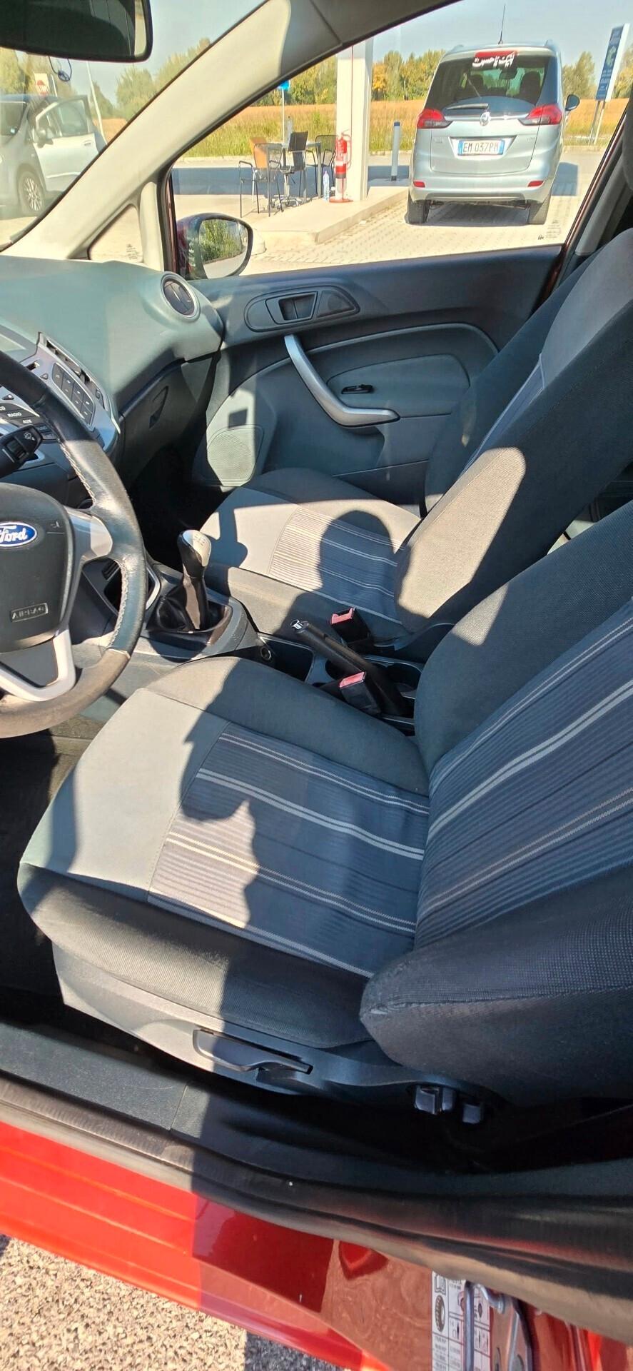 Ford Fiesta 1.2 82 CV 5 porte Titanium OK neo patentati