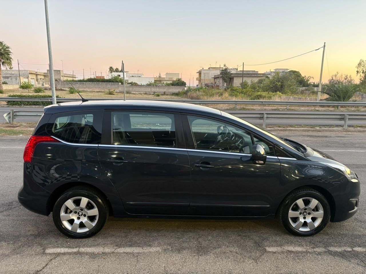 Peugeot 5008 1.6 HDi 7 posti Unipro 2014
