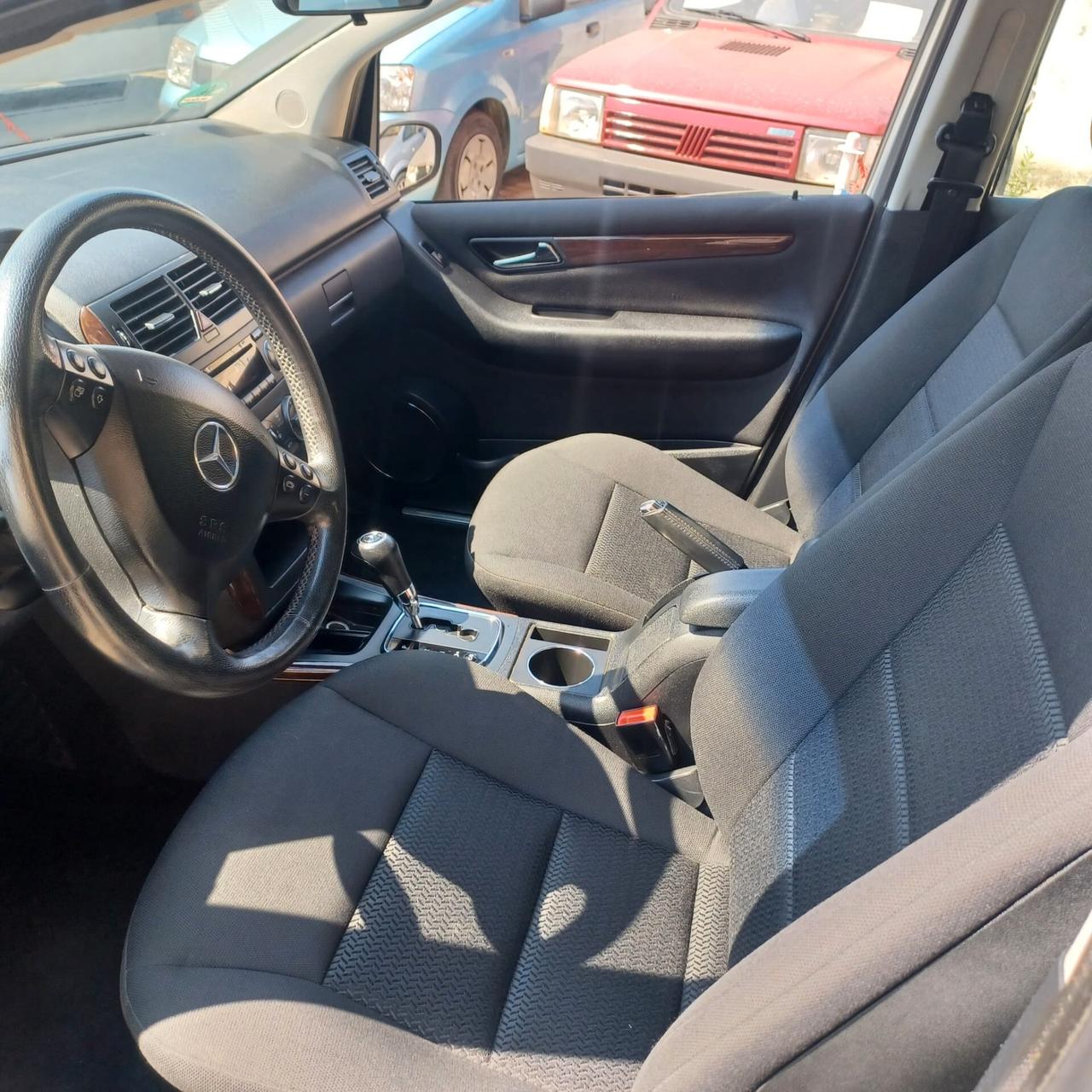 AUTOMATICA NEOPATENTATI CLASSE A 2.0TDI CON GANCIO DI TRAINO