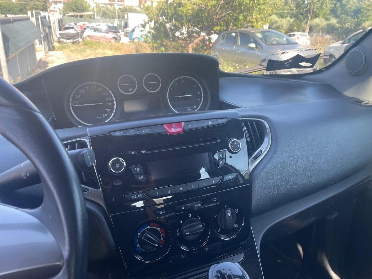 LANCIA YPSILON 3 SERIE 1.2 INCIDENTATA MARCIANTE