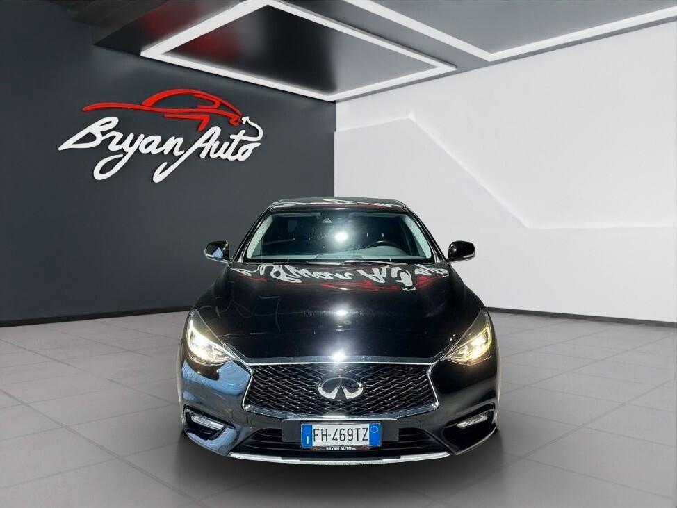 Infiniti Q30 1.5 diesel Premium Tech GALLERY WHITE