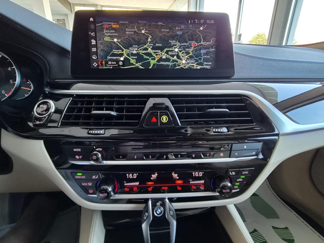 Bmw 530d xDrive Luxury 265cv STRAFUL !!