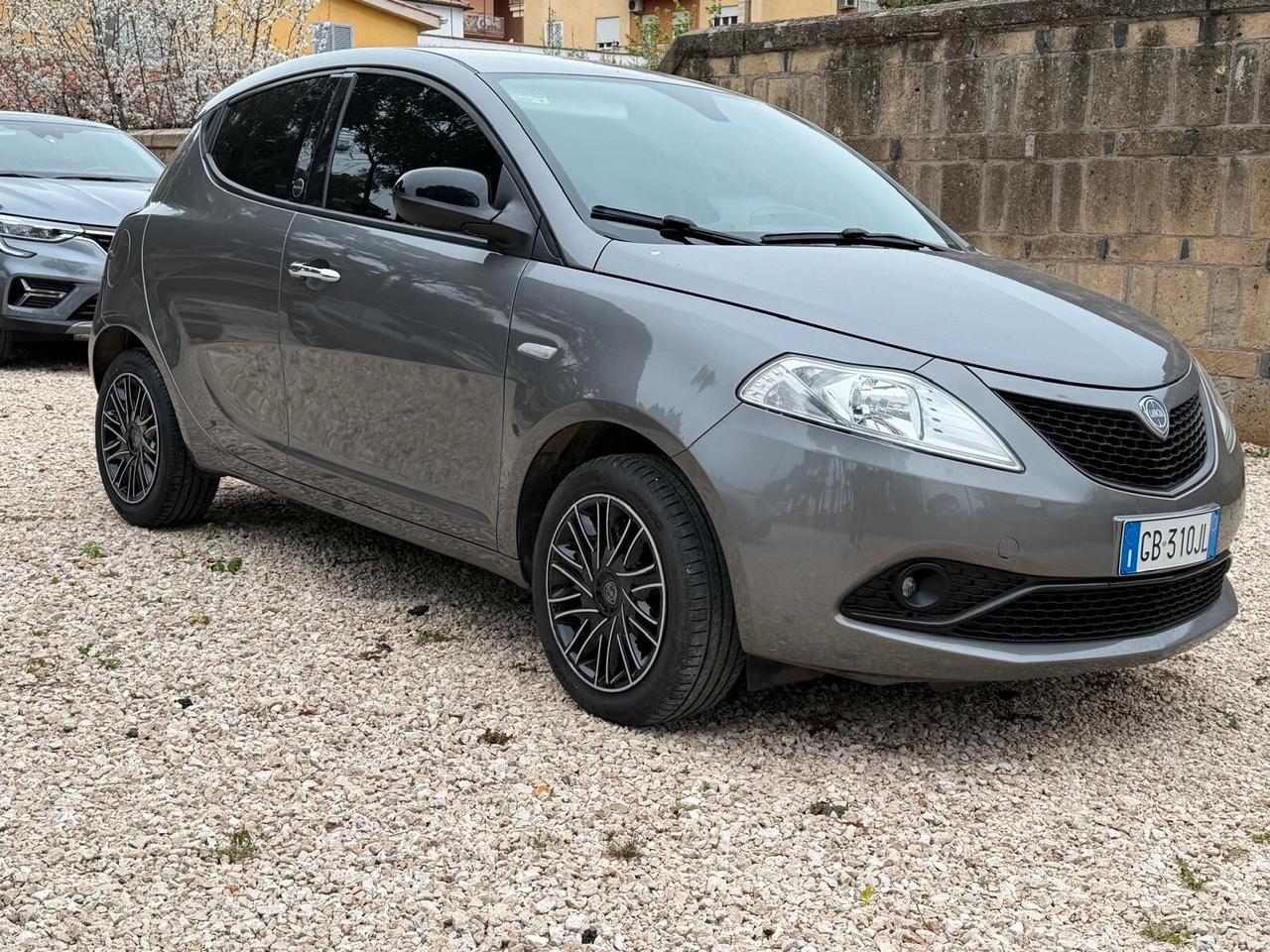 Lancia Ypsilon 1.0 FireFly 5 porte S&S Hybrid Ecochic Gold