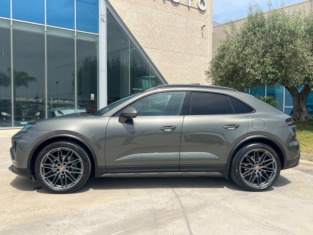 Porsche Macan EV 4 - possibilità noleggio no scoring