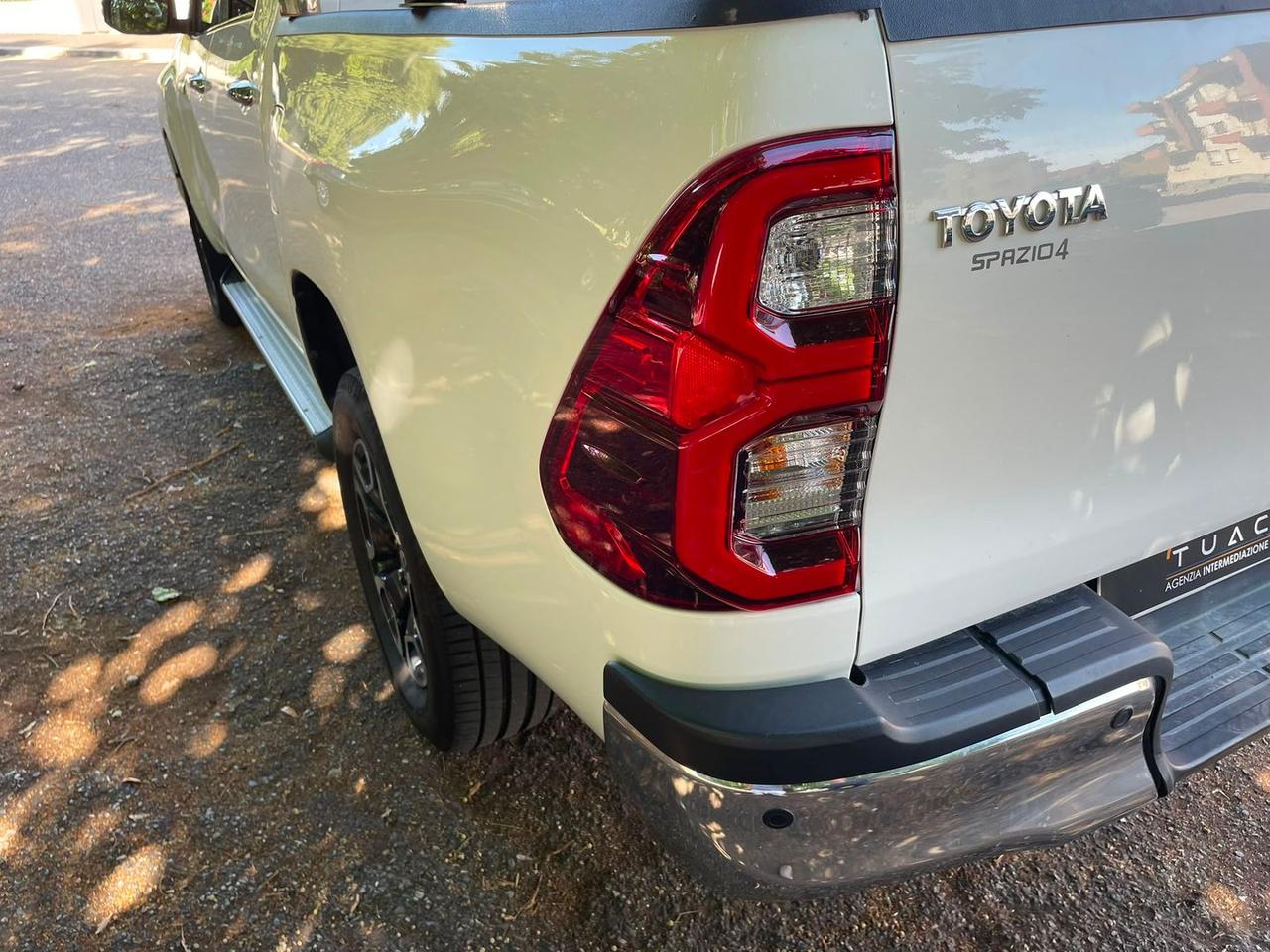 Toyota Hilux 2.4 d double cab Executive 4w #11631