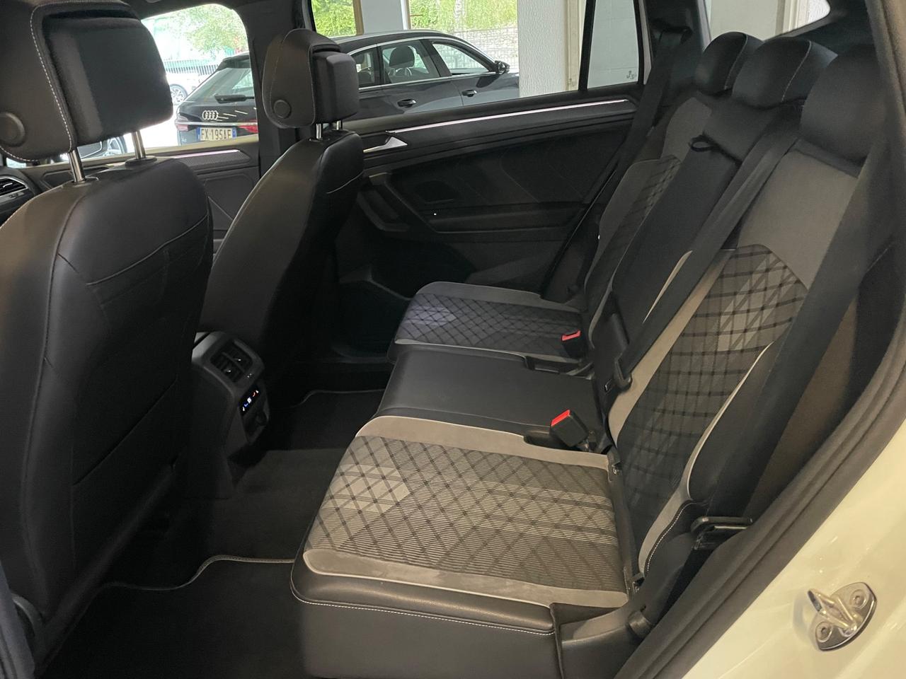 Volkswagen Tiguan Allspace 2.0 TDI 200 CV DSG 4MOTION R-Line Tetto