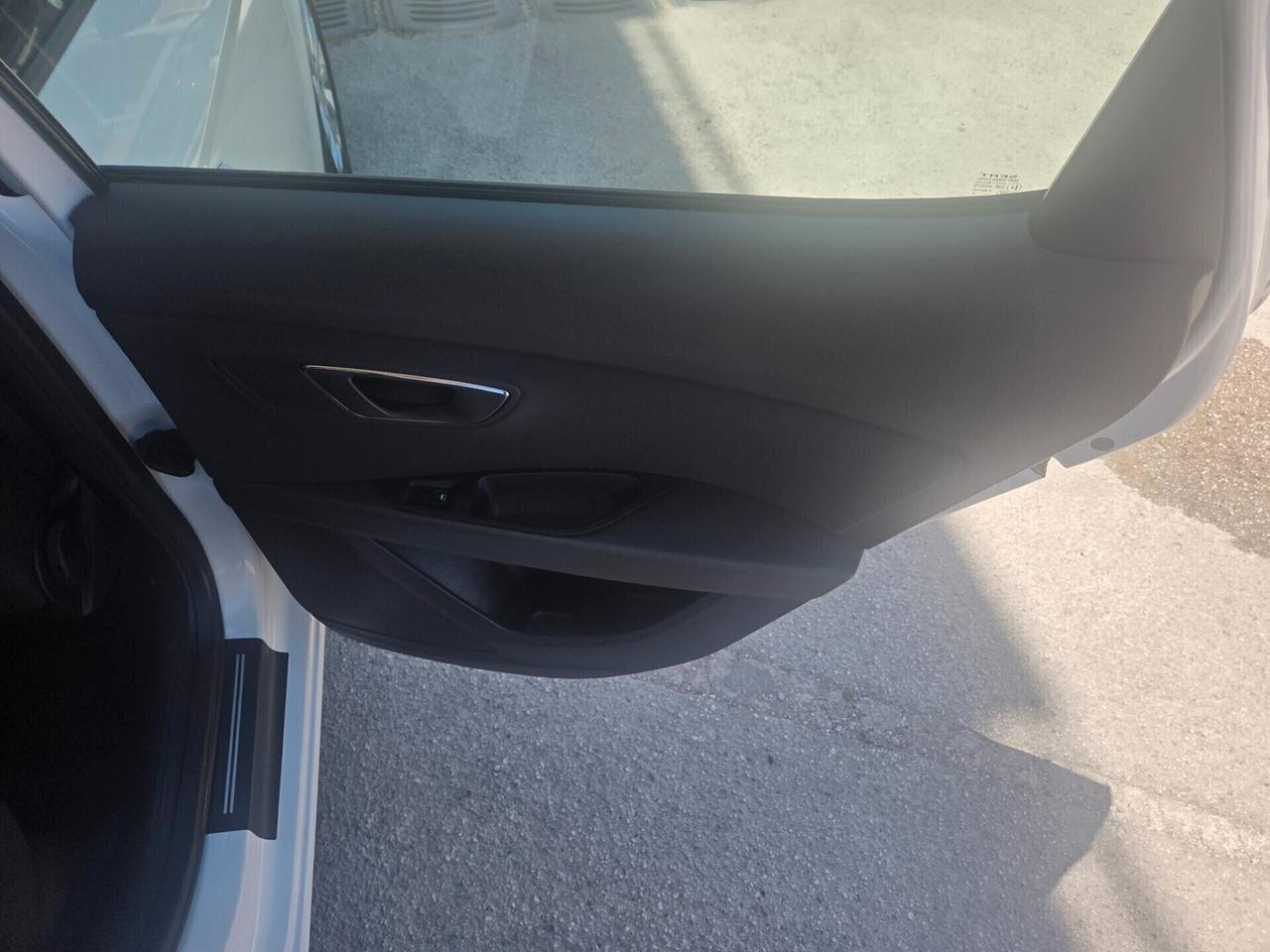 SEAT LEON 1.6 TDI ANNO 2015 FARI LED KM CERTIF VW