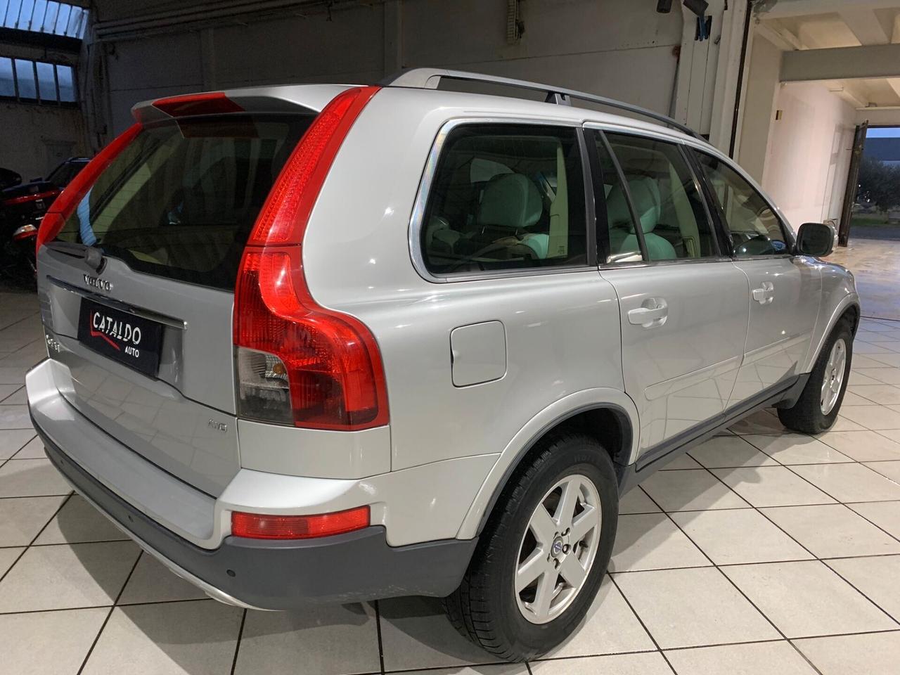 Volvo XC 90 XC90 2.4 D5 185 CV AWD Momentum con IMPIANTO A GPL