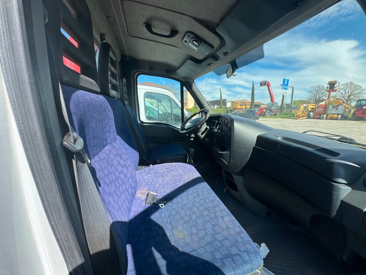 Iveco Daily 35s12 2.3 Cassonato con GRU Fassi