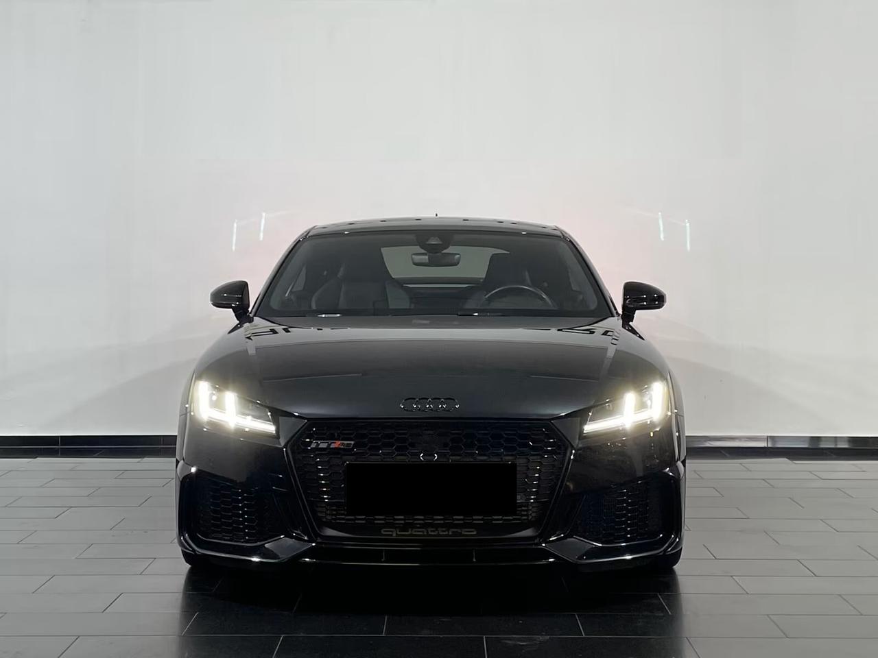 Audi TT RS 2.5 TFSI quattro scarico sportivo telecamera