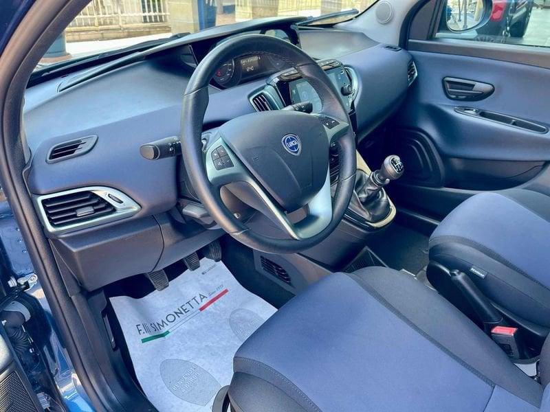 Lancia Ypsilon 1.0 FireFly 70CV S&S Hybrid Platino - AZIENDALE