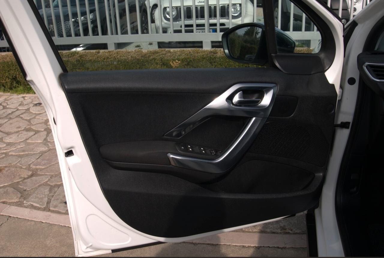 Peugeot 2008 BlueHDi 100 Black Matt