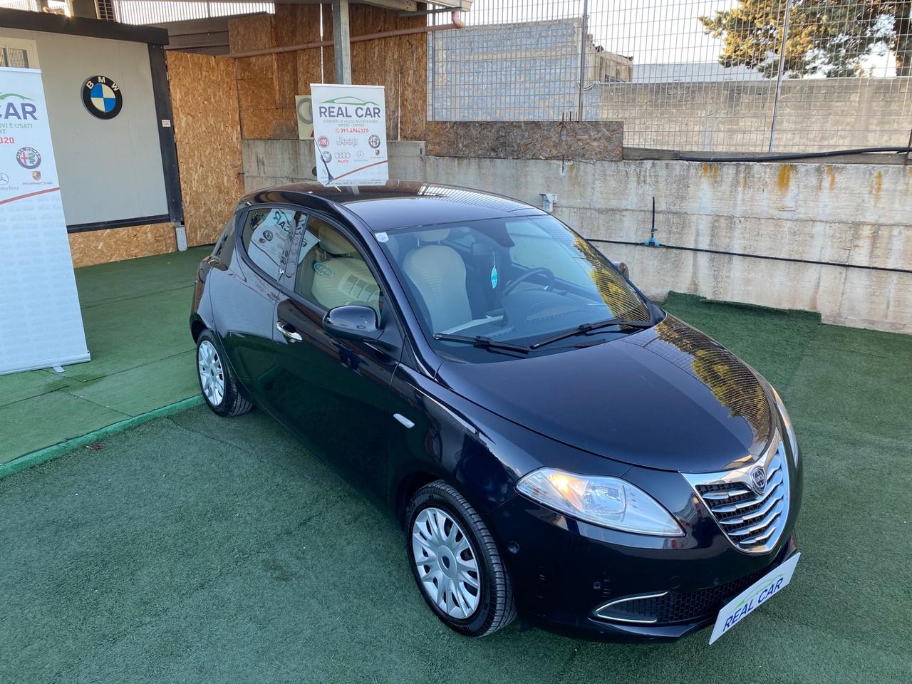 Lancia Ypsilon 1.2 benzina 5 Posti Neopatentati