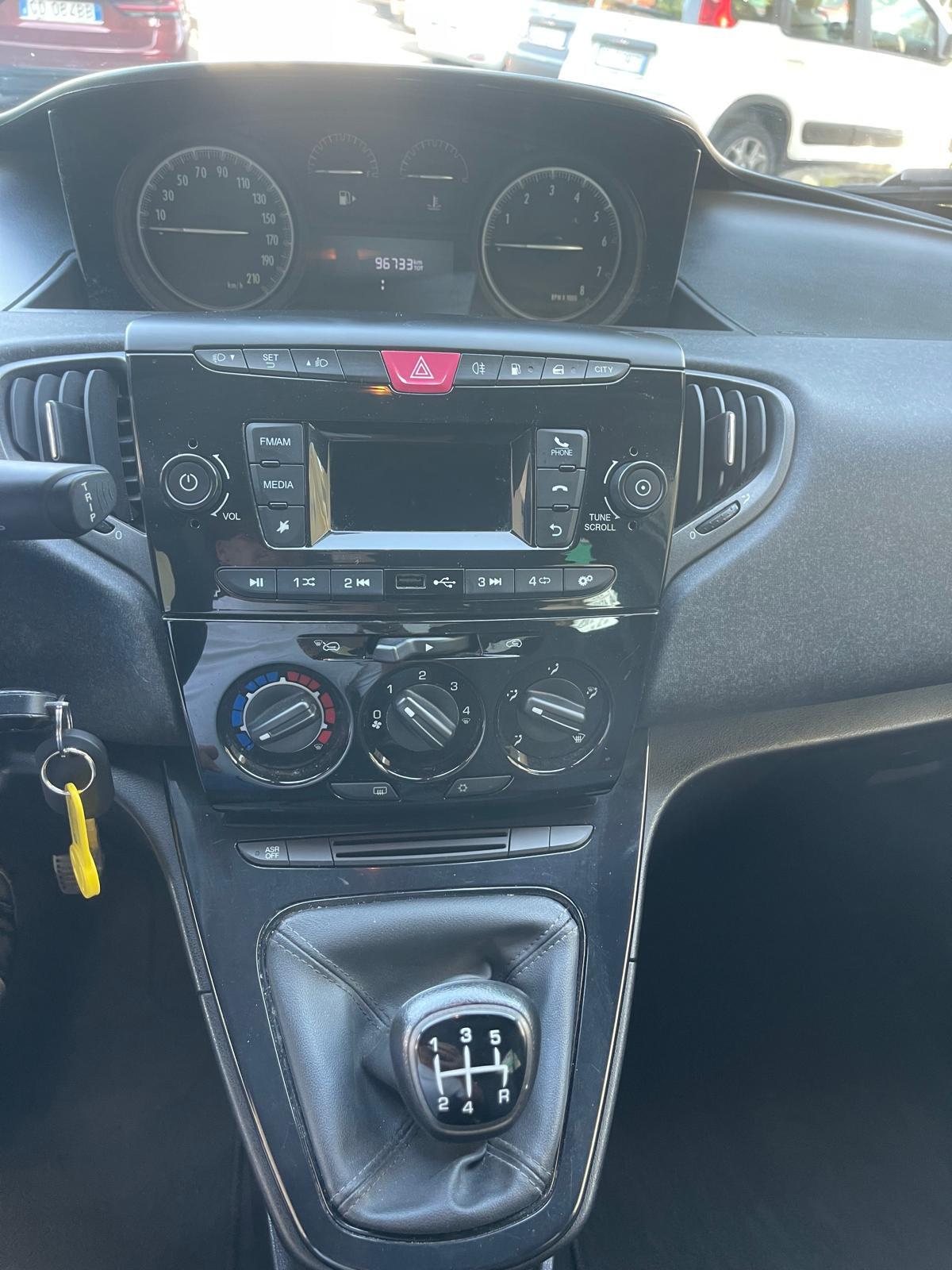 Lancia Ypsilon 1.2 69 CV 5 porte GPL Ecochic Elefantino Blu