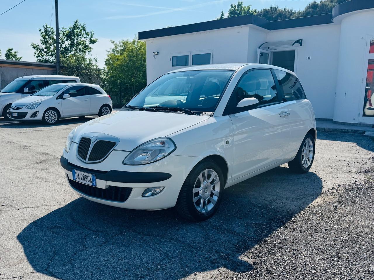 Lancia Ypsilon 1.3 Multijet 16V Momo Design
