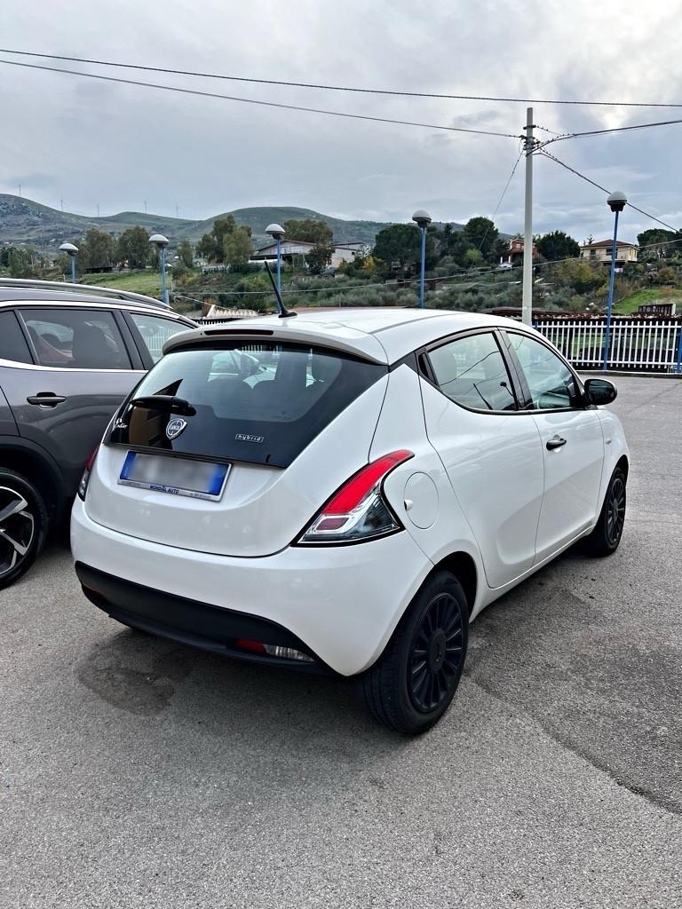 Lancia Ypsilon 1.0 FireFly Hybrid 2021