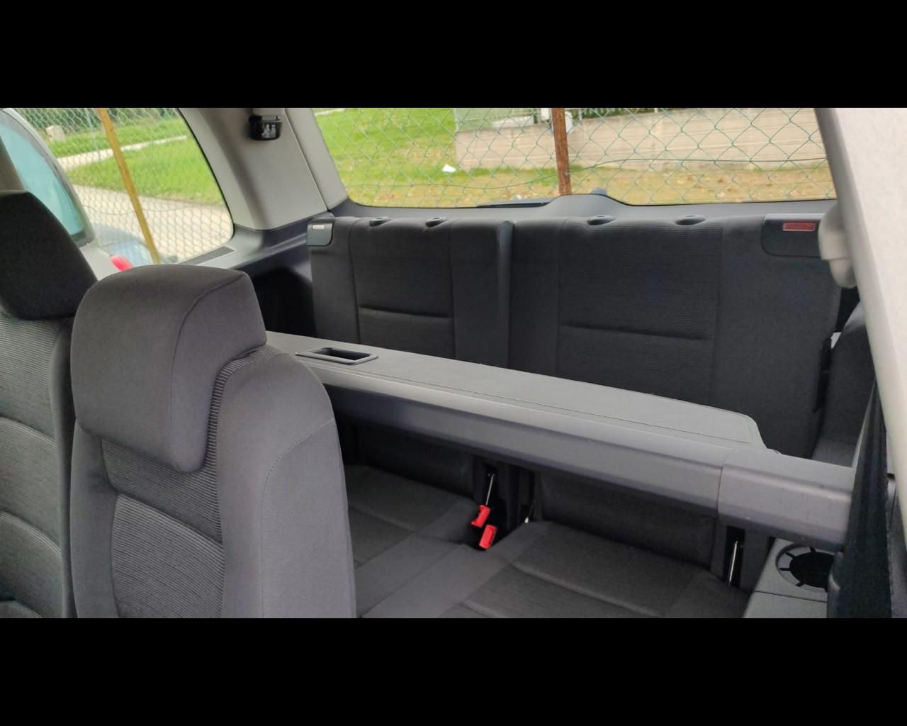 VOLKSWAGEN Touran - 2.0 Conceptline Ecofuel