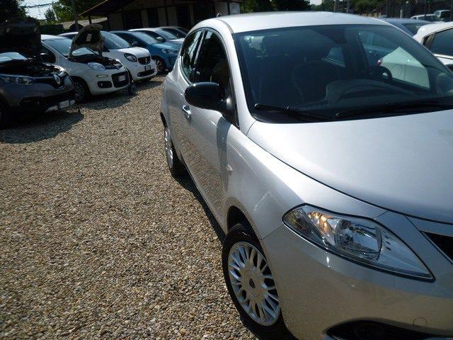 LANCIA Ypsilon 1.2 69 CV 5 porte Gold