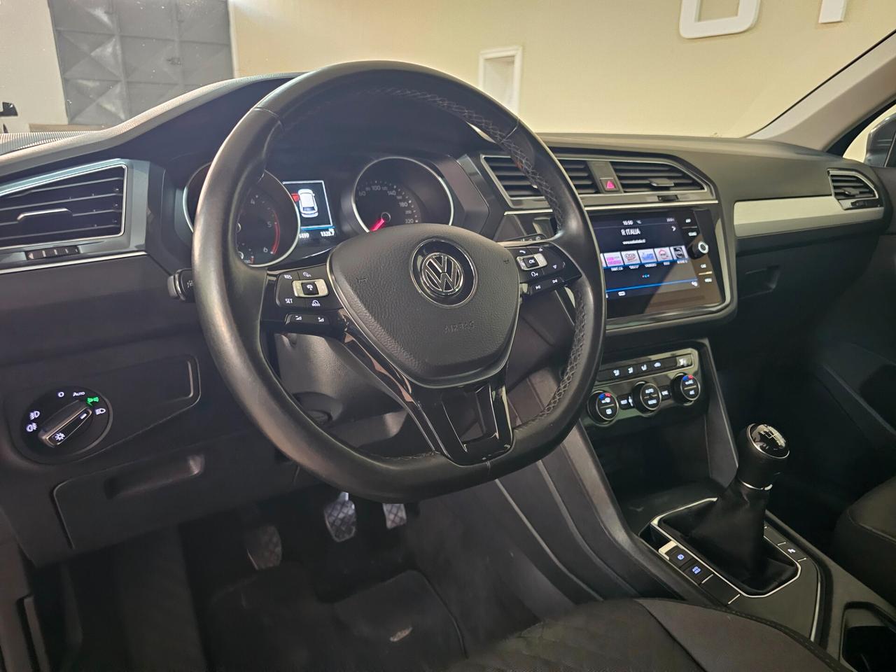 Volkswagen Tiguan 1.6 TDI SCR R LINE BlueMotion Technology