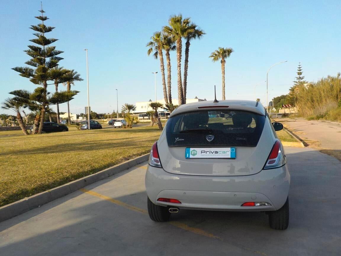 Lancia Ypsilon 1.0 FireFly 5 porte S&S Hybrid Ecochic Gold