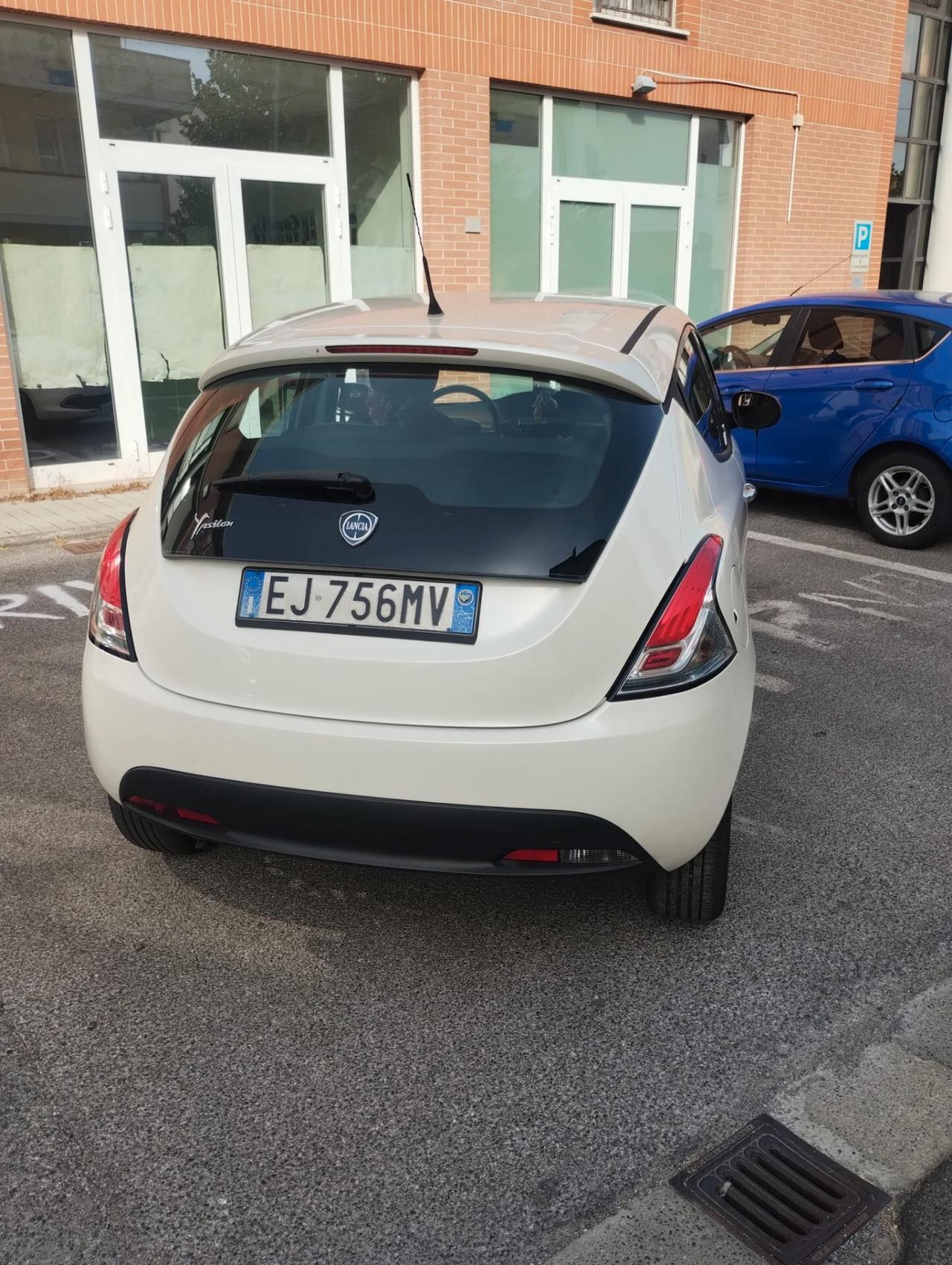 Lancia Ypsilon 1.2 69 CV 5 porte S&S Silver